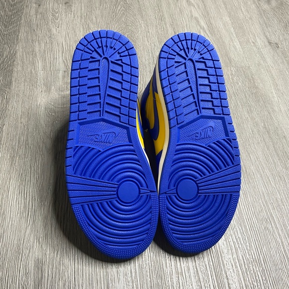 Air Jordan 1 Retro Hi OG Reverse Laney Women’s Shoe Size 9.5 Blue NWT - Picture 8 of 8